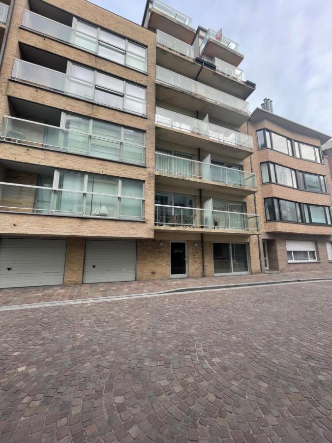 Penthousestudio Gaudi Met Zonneterras En Zicht Op Zee Apartamento Nieuwpoort Exterior foto