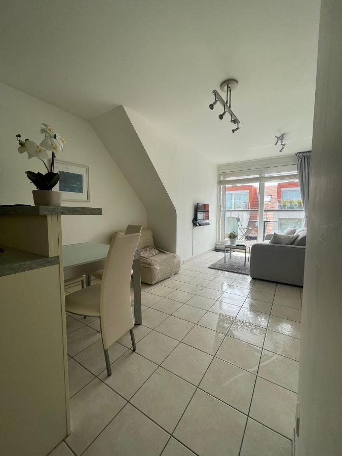 Penthousestudio Gaudi Met Zonneterras En Zicht Op Zee Apartamento Nieuwpoort Exterior foto